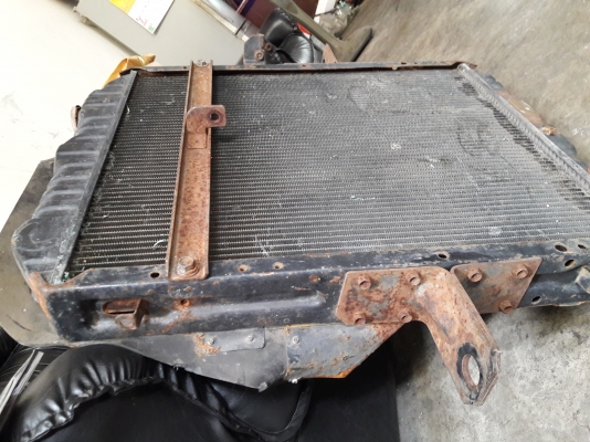 หม้อน้ำ ร๊อกกี้ เครื่อง 6BG1 ของญี่ปุ่น สภาพดี