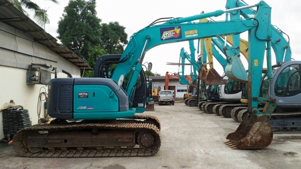 ขาย KOBELCO  SK135SR  YY04   ปี2006..  ชั่วโมง5,XXX  แทรค  70....รถสวยมาก..สภาพดี....ไฟฟ้าครบ .....โทร089-3818694  ดวงนภา