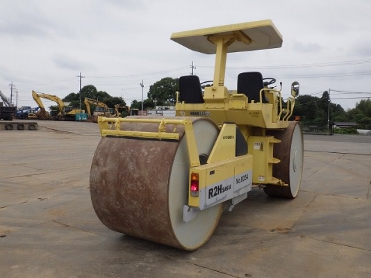 รถบดสามล้อเหล็ก SAKAI R2H  FROM JAPAN  สนใจติดต่อ 063-9316985 LINE063-9316985  ครับ
