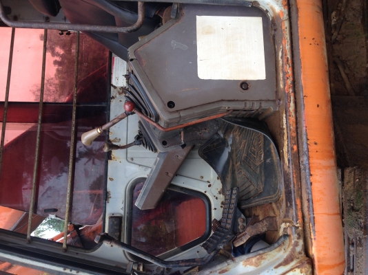 ขายรถแบ็คโฮ HITACHI EX200-1 เครื่องดีเอวแน่น ช่วงล่าง 70\% แอร์เย็น รถยืนตักอยู่กับที่ เอกสารอินวอย