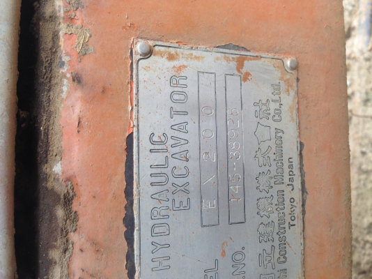 ขายรถแบ็คโฮ HITACHI EX200-1 เครื่องดีเอวแน่น ช่วงล่าง 70\% แอร์เย็น รถยืนตักอยู่กับที่ เอกสารอินวอย