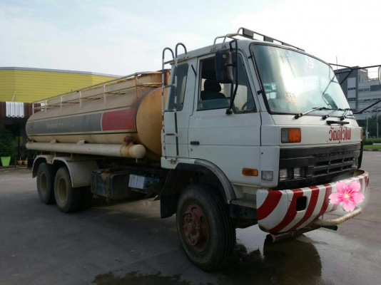 ขายรถบรรทุก 10 ล้อน้ำ NISSAN UD 170 แรงม้า 2 เพลา มีสเปรย์หน้าหลัง ราคา 480000