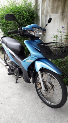 ขาย wave 110 iปี 53  หัวฉีด รถบ้าน  เครื่องเดิมสนิท โซลาวลิ้นไม่ดัง ชุดสีไม่มีแตก สตาร์ทเท้าปกติ ยาง หน้า หลัง เปลี่ยนมาใหม่ ไมวิ่ง 17&times;&times;&times; กว่าโล ระบไฟใช้ใช้ทุกดวง กุญแจใหญ่ ทะเบียนไม่ขาดดต่อ รถอยุ่ดอนเมือง กรุงเทพ  ติดต่อ 0891123302 ราคา