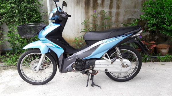 ขาย wave 110 iปี 53  หัวฉีด รถบ้าน  เครื่องเดิมสนิท โซลาวลิ้นไม่ดัง ชุดสีไม่มีแตก สตาร์ทเท้าปกติ ยาง หน้า หลัง เปลี่ยนมาใหม่ ไมวิ่ง 17&times;&times;&times; กว่าโล ระบไฟใช้ใช้ทุกดวง กุญแจใหญ่ ทะเบียนไม่ขาดดต่อ รถอยุ่ดอนเมือง กรุงเทพ  ติดต่อ 0891123302 ราคา