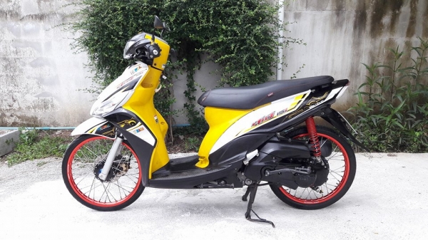 ขาย mio 115 i หัวฉีด ปี 55 ระบบหัวฉีด เครื่องเดิม ชุดสีแท้ๆไม่มีรอยแตก มีรอยบ้างตามการใช้งาน ลงล้อ com ล้อใหม่ ยางใหม่ ออกเต็ม สตาร์ทมือ สตาร์ทเท้าปกติ ใช้งานได้ ระบบเบรคใช้ได้ปกติหน้าหลัง ระบบไฟหน้าปัด ไฟ หน้า ไฟท้าย ติดทุกดวง ทะเบียนไม่ขาดต่อ พรบ.ครบ ภา