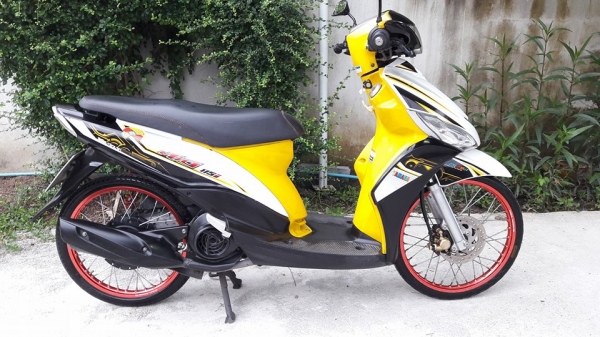 ขาย mio 115 i หัวฉีด ปี 55 ระบบหัวฉีด เครื่องเดิม ชุดสีแท้ๆไม่มีรอยแตก มีรอยบ้างตามการใช้งาน ลงล้อ com ล้อใหม่ ยางใหม่ ออกเต็ม สตาร์ทมือ สตาร์ทเท้าปกติ ใช้งานได้ ระบบเบรคใช้ได้ปกติหน้าหลัง ระบบไฟหน้าปัด ไฟ หน้า ไฟท้าย ติดทุกดวง ทะเบียนไม่ขาดต่อ พรบ.ครบ ภา