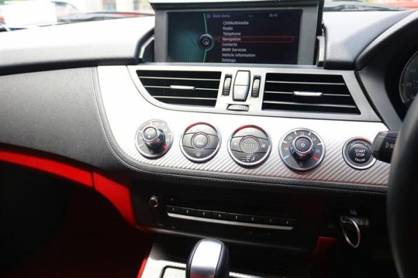 BMW Z4 SDRIVE23I 2.5  สีขาว ปี 2012