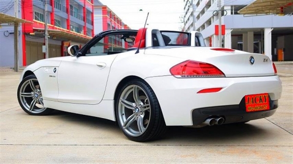 BMW Z4 SDRIVE23I 2.5  สีขาว ปี 2012