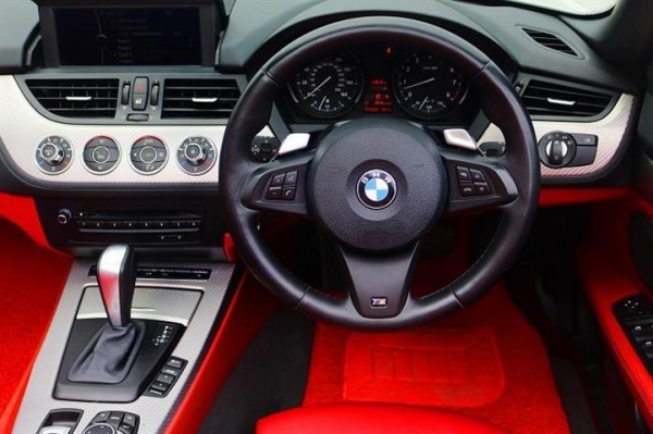 BMW Z4 SDRIVE23I 2.5  สีขาว ปี 2012