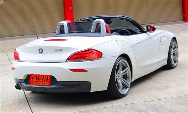 BMW Z4 SDRIVE23I 2.5  สีขาว ปี 2012