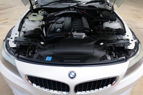 BMW Z4 SDRIVE23I 2.5  สีขาว ปี 2012