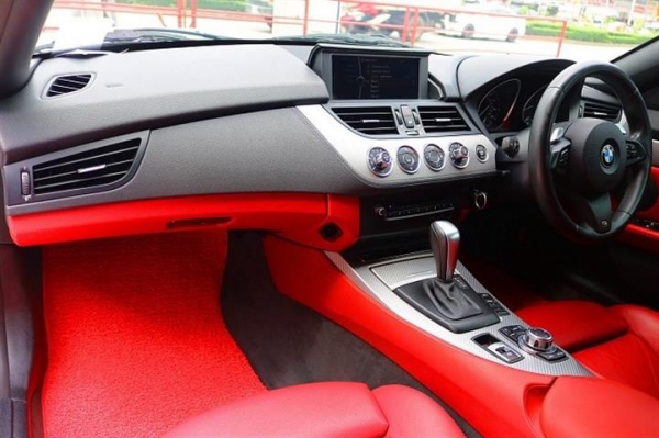 BMW Z4 SDRIVE23I 2.5  สีขาว ปี 2012