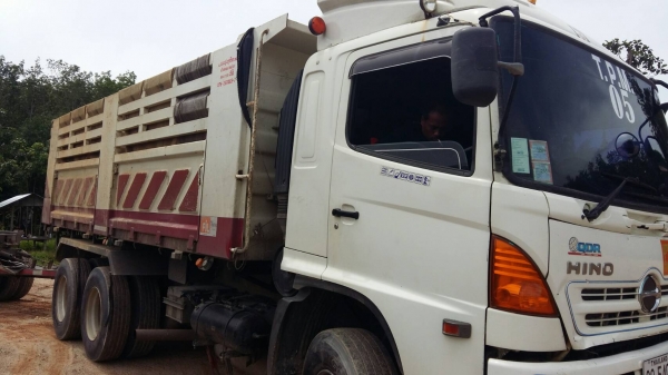 Hino mega  ซีรี่500 พ่วงแม่-ลูก ดั้มสามเพลา