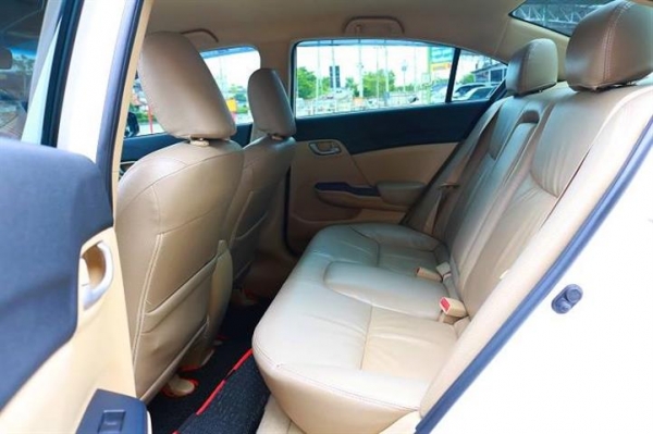 HONDA NEW CIVIC FB 1.8 I-VTEC AT สีขาว ปี2013 HONDA NEW CIVIC FB 1.8 I-VTEC AT สีขาว ปี2013