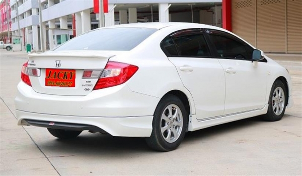 HONDA NEW CIVIC FB 1.8 I-VTEC AT สีขาว ปี2013 HONDA NEW CIVIC FB 1.8 I-VTEC AT สีขาว ปี2013