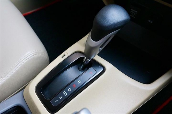 HONDA NEW CIVIC FB 1.8 I-VTEC AT สีขาว ปี2013 HONDA NEW CIVIC FB 1.8 I-VTEC AT สีขาว ปี2013