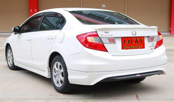 HONDA NEW CIVIC FB 1.8 I-VTEC AT สีขาว ปี2013 HONDA NEW CIVIC FB 1.8 I-VTEC AT สีขาว ปี2013