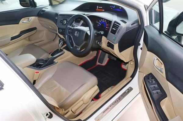 HONDA NEW CIVIC FB 1.8 I-VTEC AT สีขาว ปี2013 HONDA NEW CIVIC FB 1.8 I-VTEC AT สีขาว ปี2013