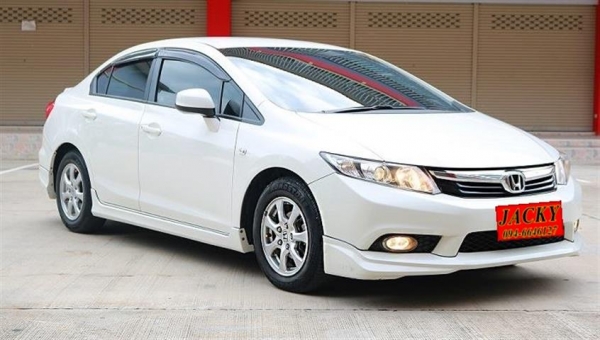 HONDA NEW CIVIC FB 1.8 I-VTEC AT สีขาว ปี2013 HONDA NEW CIVIC FB 1.8 I-VTEC AT สีขาว ปี2013