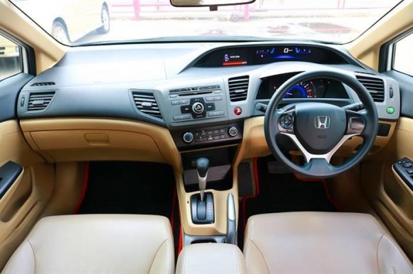 HONDA NEW CIVIC FB 1.8 I-VTEC AT สีขาว ปี2013 HONDA NEW CIVIC FB 1.8 I-VTEC AT สีขาว ปี2013