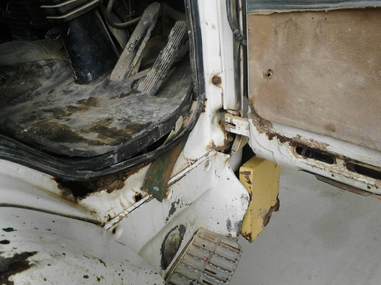 รถอีซูซุ 6 ล้อดั้ม FTR  175 แรงม้า. ปี 35.     สนใจติดต่อ  081 - 6079515