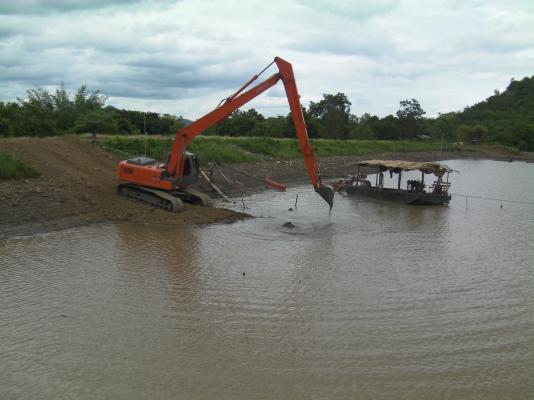 ขายรถแม็คโคร HITACHI บูมยาว 6,000 ชั่วโมง