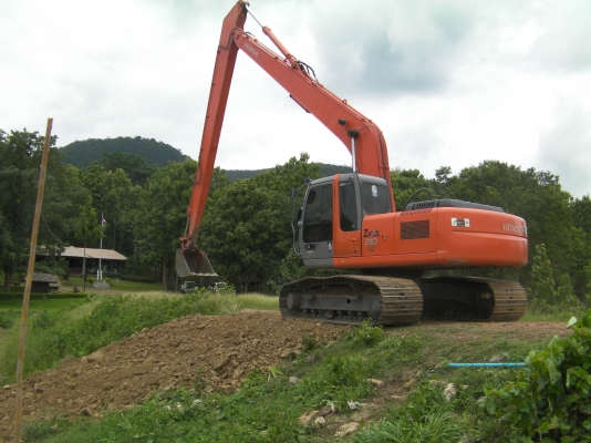 ขายรถแม็คโคร HITACHI บูมยาว 6,000 ชั่วโมง