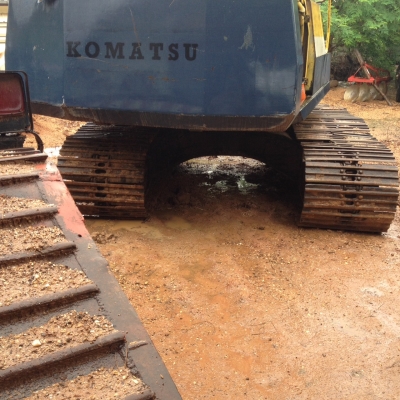 ขาย KOMATSU PC200-5 สภาพสวยพร้อมใช้ ติดต่อได้ คุณอ๊อฟ พิจิตร 086-737-9991