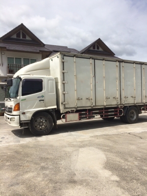 ฮีโน่เมกก้า ซีรี่500 6ล้อตู้ประตู10บาน 212แรงม้า สนใจติดต่อ 097-3597899