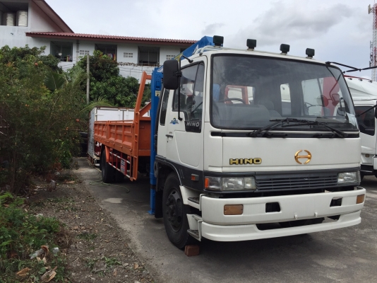 ฮีโน่ 6ล้อติดเครน 3ตัน4ปอก สนใจติดต่อ 097-3597899