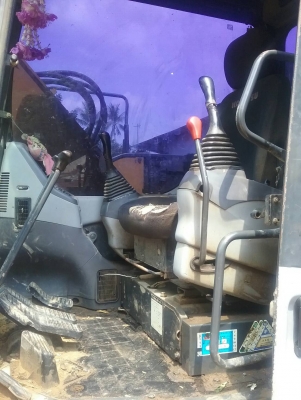 ขายรถแบคโฮ KOMATSU PC128US-2E1 เอกสารอินวอย 13300 ชม.ราคา 900000