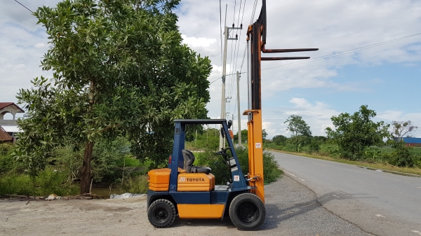 ขายด่วนรถยกดีเซลT0YOTA5FD20ยก2.0ตันยกสุง3.5เมตรทูฟรียางหน้าคู้ยางหลังตันรถนอกเพิ่งนำเข้ามาใหม่สถาพดีพร้อมใช้ยังไม่เคยใช้งานไทยเลย