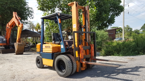 ขายด่วนรถยกดีเซลT0YOTA5FD20ยก2.0ตันยกสุง3.5เมตรทูฟรียางหน้าคู้ยางหลังตันรถนอกเพิ่งนำเข้ามาใหม่สถาพดีพร้อมใช้ยังไม่เคยใช้งานไทยเลย