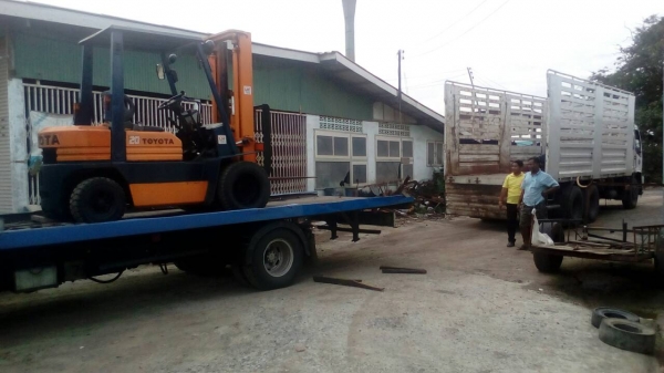 ขายด่วนรถยกดีเซลT0YOTA5FD20ยก2.0ตันยกสุง3.5เมตรทูฟรียางหน้าคู้ยางหลังตันรถนอกเพิ่งนำเข้ามาใหม่สถาพดีพร้อมใช้ยังไม่เคยใช้งานไทยเลย