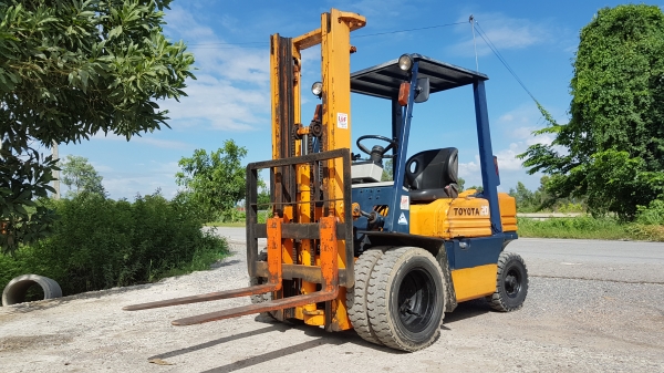 ขายด่วนรถยกดีเซลT0YOTA5FD20ยก2.0ตันยกสุง3.5เมตรทูฟรียางหน้าคู้ยางหลังตันรถนอกเพิ่งนำเข้ามาใหม่สถาพดีพร้อมใช้ยังไม่เคยใช้งานไทยเลย