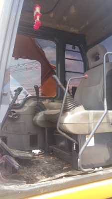 รถแบคโฮร สภาพสวยพร้อมใช้งาน PC200-6