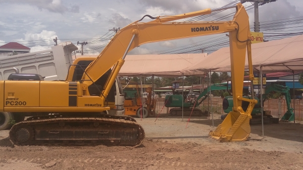 รถแบคโฮร สภาพสวยพร้อมใช้งาน PC200-6