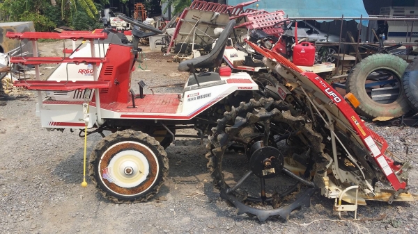 รถดำนานั่งขับ YANMAR รุ่น RR600 เก่าญี่ปุ่น  ดำนา 6 แถว  สภาพสวย เครื่องยนต์ติดง่าย สภาพสวยพร้อมใช้งาน