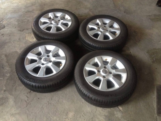 ขายล้อแม็กซ์ขอบ15 Nissan Tida 4รู114 ติดยางmicheli 185 65 15ปี13 เก่าเก็บยางนุ่มๆ 1ชุด ราคา3800บ โทร0924462525โส กทม