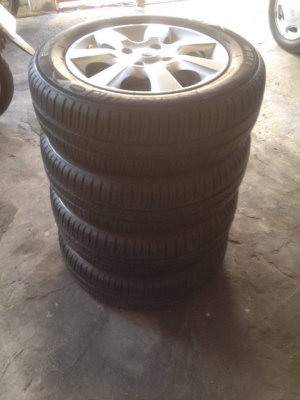 ขายล้อแม็กซ์ขอบ15 Nissan Tida 4รู114 ติดยางmicheli 185 65 15ปี13 เก่าเก็บยางนุ่มๆ 1ชุด ราคา3800บ โทร0924462525โส กทม