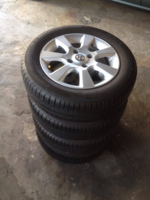 ขายล้อแม็กซ์ขอบ15 Nissan Tida 4รู114 ติดยางmicheli 185 65 15ปี13 เก่าเก็บยางนุ่มๆ 1ชุด ราคา3800บ โทร0924462525โส กทม