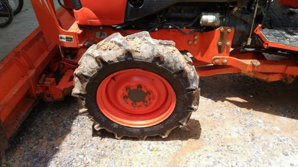 ขายรถไถคูโบต้าL4708ราคาต่อรองได้สนใจติดต่อครับ0811851200