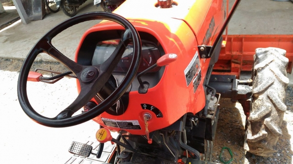 ขายรถไถคูโบต้าL4708ราคาต่อรองได้สนใจติดต่อครับ0811851200