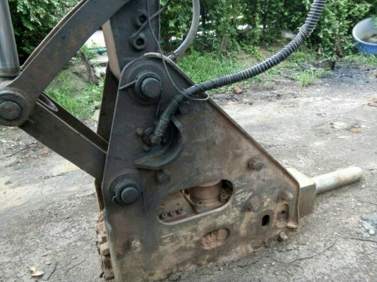 ขายหัวเจาะรถแมคโค  โอกาดะ สภาพสวยพร้อมแป็บลาย+แป้นเหยียบ ใส่รุ่น 200 ขายไม่แพงครับ สนใจทดลองกับรถเลย