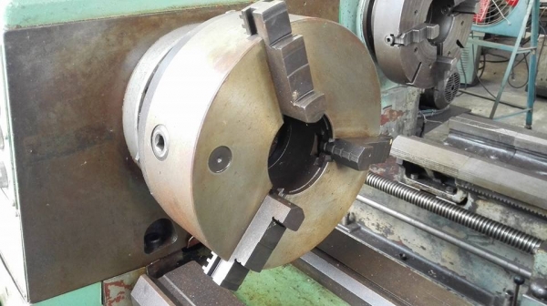 ** SOLD ** แท่นกลึงยุโรป COLCHESTER 10 ฟุต 3 เพลา รู 3" เกียร์บล้อคนิ้วมิลไม่ต้องเปลี่ยนเฟือง มาเทสได้ครับ!!