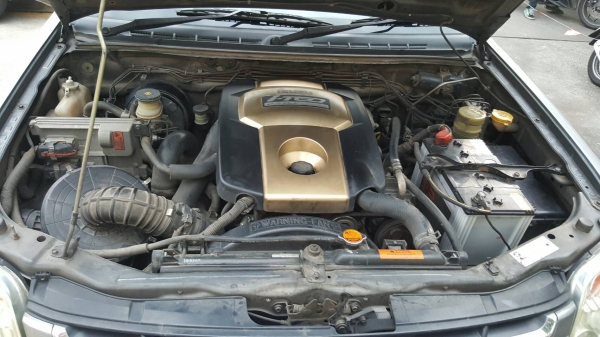 รถมือเดียว 2500SLX ตัวท็อปสุด ไฟซีนอน ใช้น้อย เข้าศูนย์ตลอด รถมือเดียว 2500SLX ตัวท็อปสุด ไฟซีนอน ใช้น้อย เข้าศูนย์ตลอด