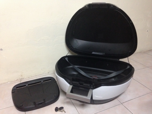 กล่องท้าย SHAD SH48 ตัวเทพ พร้อมพนักพิง ราคา 5,000 บาท