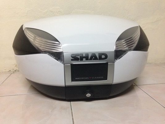 กล่องท้าย SHAD SH48 ตัวเทพ พร้อมพนักพิง ราคา 5,000 บาท