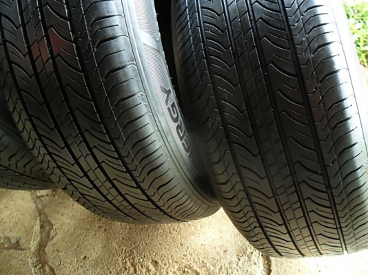 ยางขอบ16 มิชลิน215-60-R16 ลงพื้นปี15(4เส้น 4,800) น้องๆยางใหม่