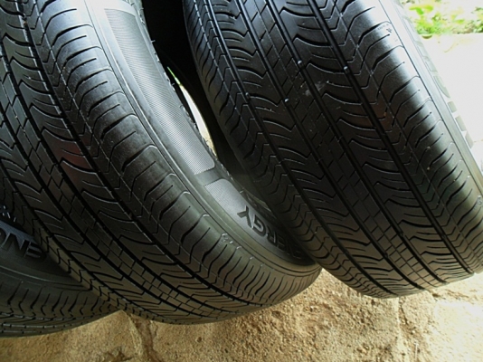 ยางขอบ16 มิชลิน215-60-R16 ลงพื้นปี15(4เส้น 4,800) น้องๆยางใหม่